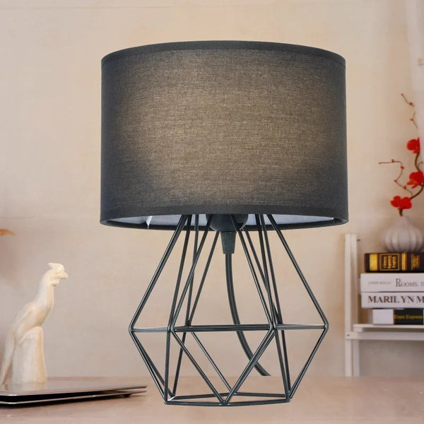 Lampe de chevet pied géométrique en métal ajouré